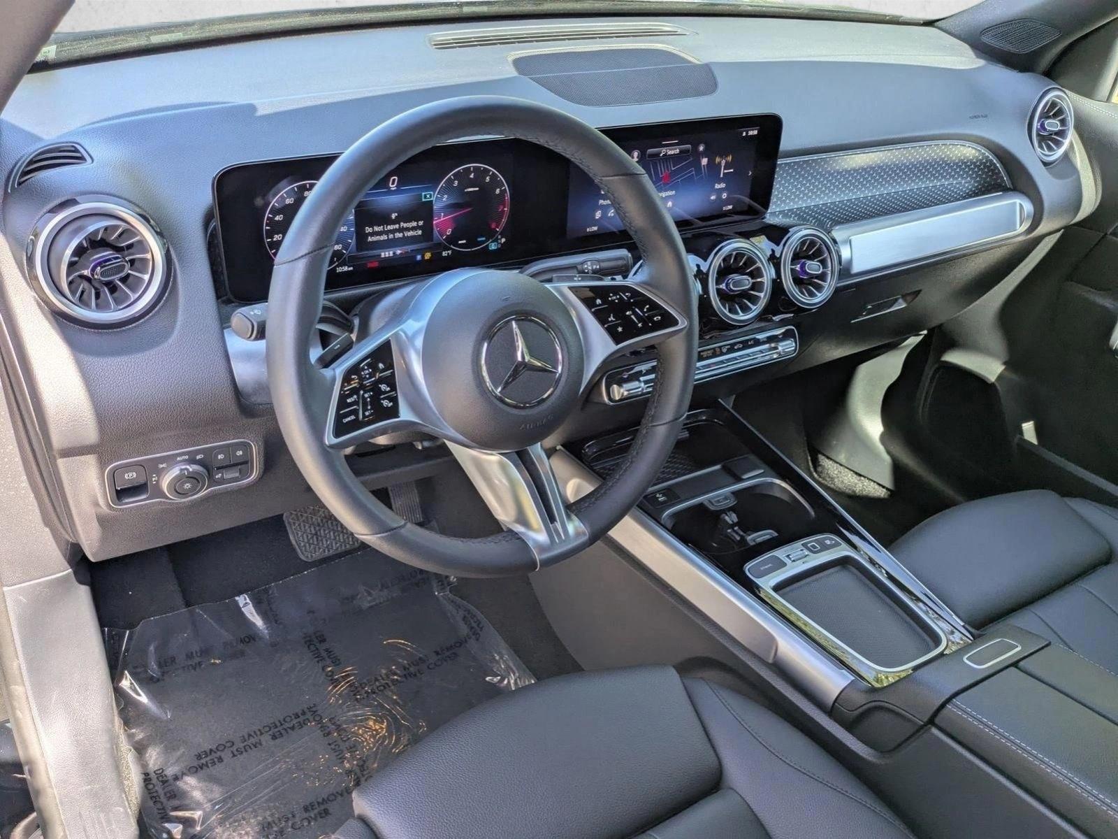 Thumbnail: 2025 Mercedes-Benz GLB - 3