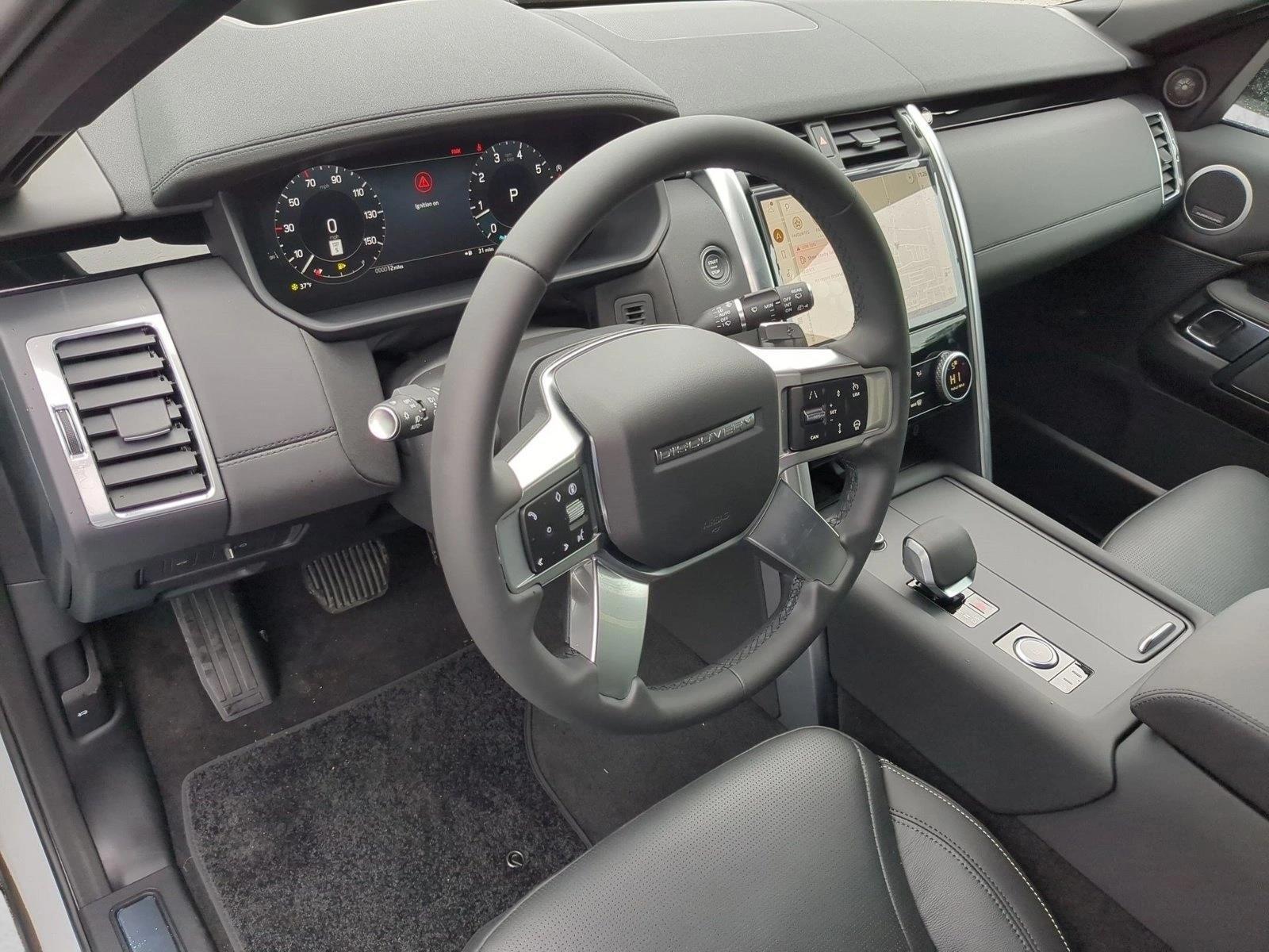 Thumbnail: 2026 Land Rover Discovery - 3
