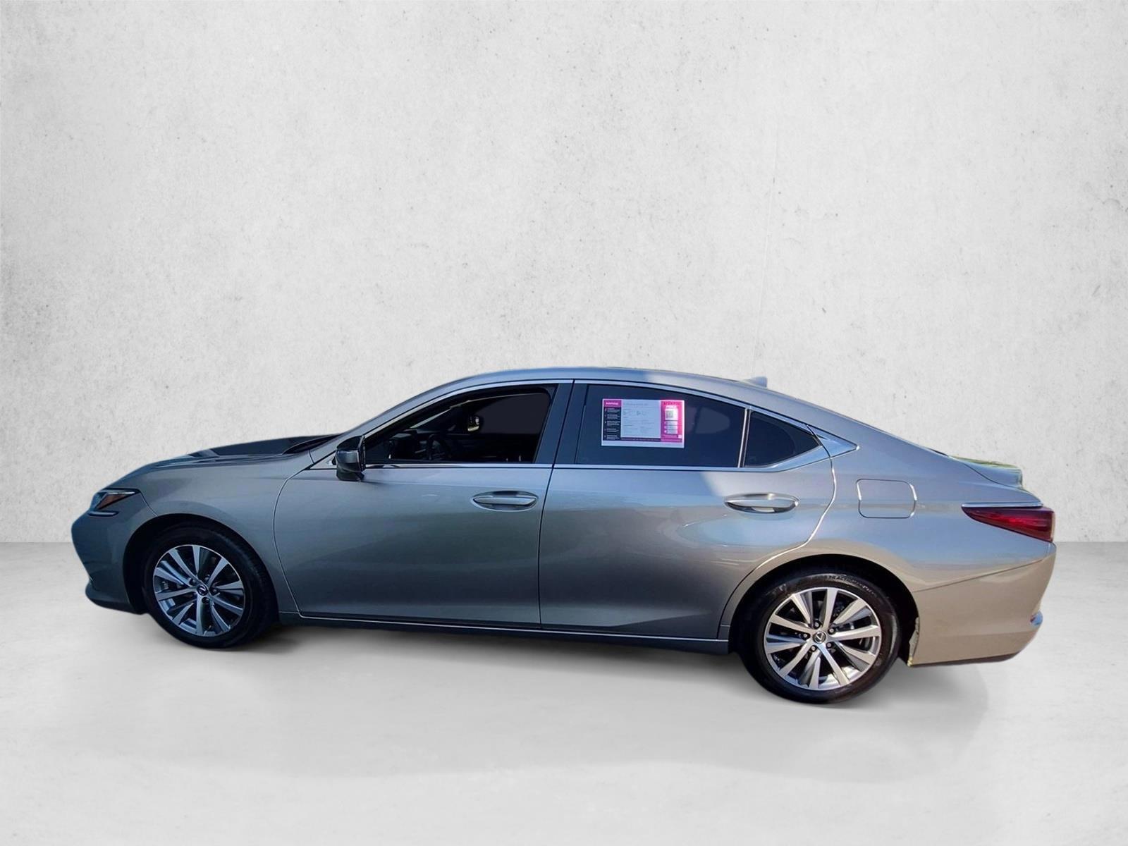 Thumbnail: 2019 Lexus ES - 3