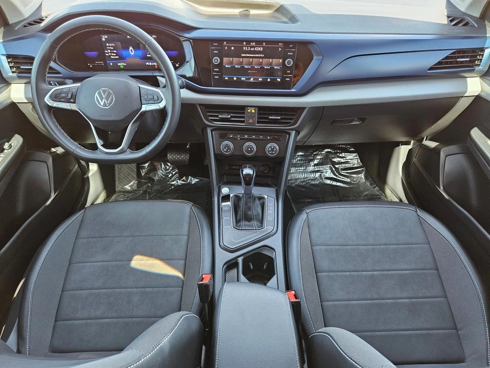 Thumbnail: 2022 Volkswagen Taos - 4