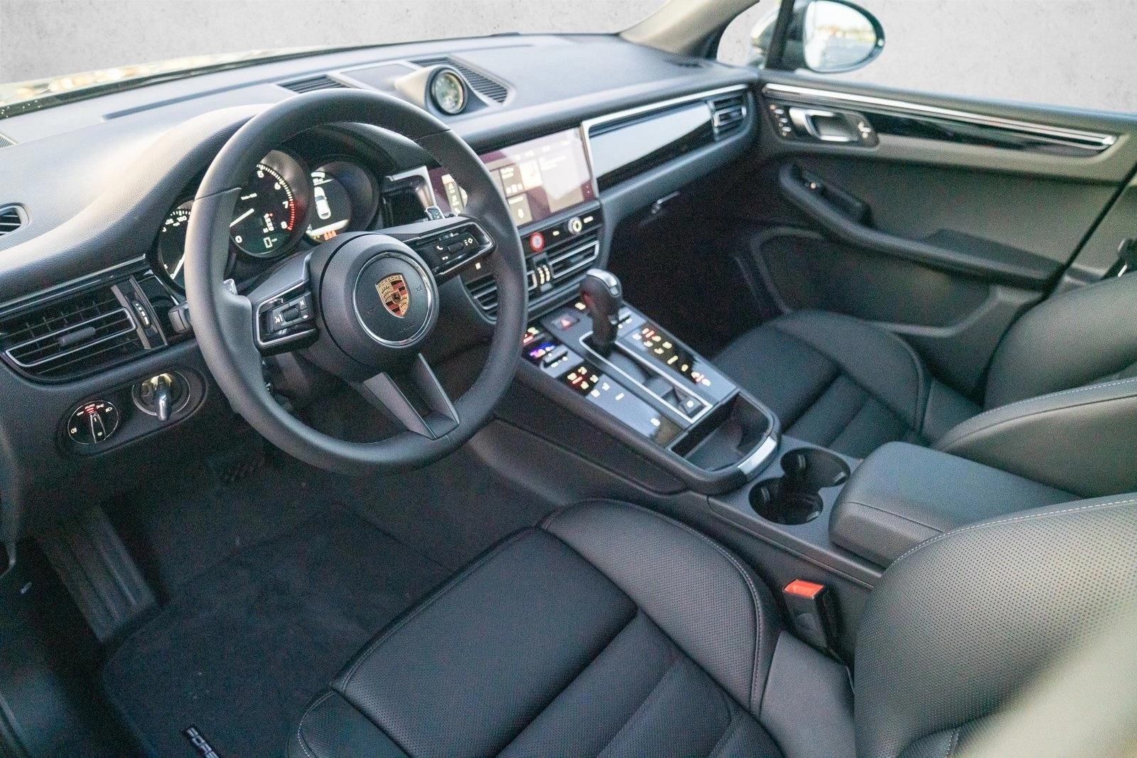 Thumbnail: 2026 Porsche Macan - 3
