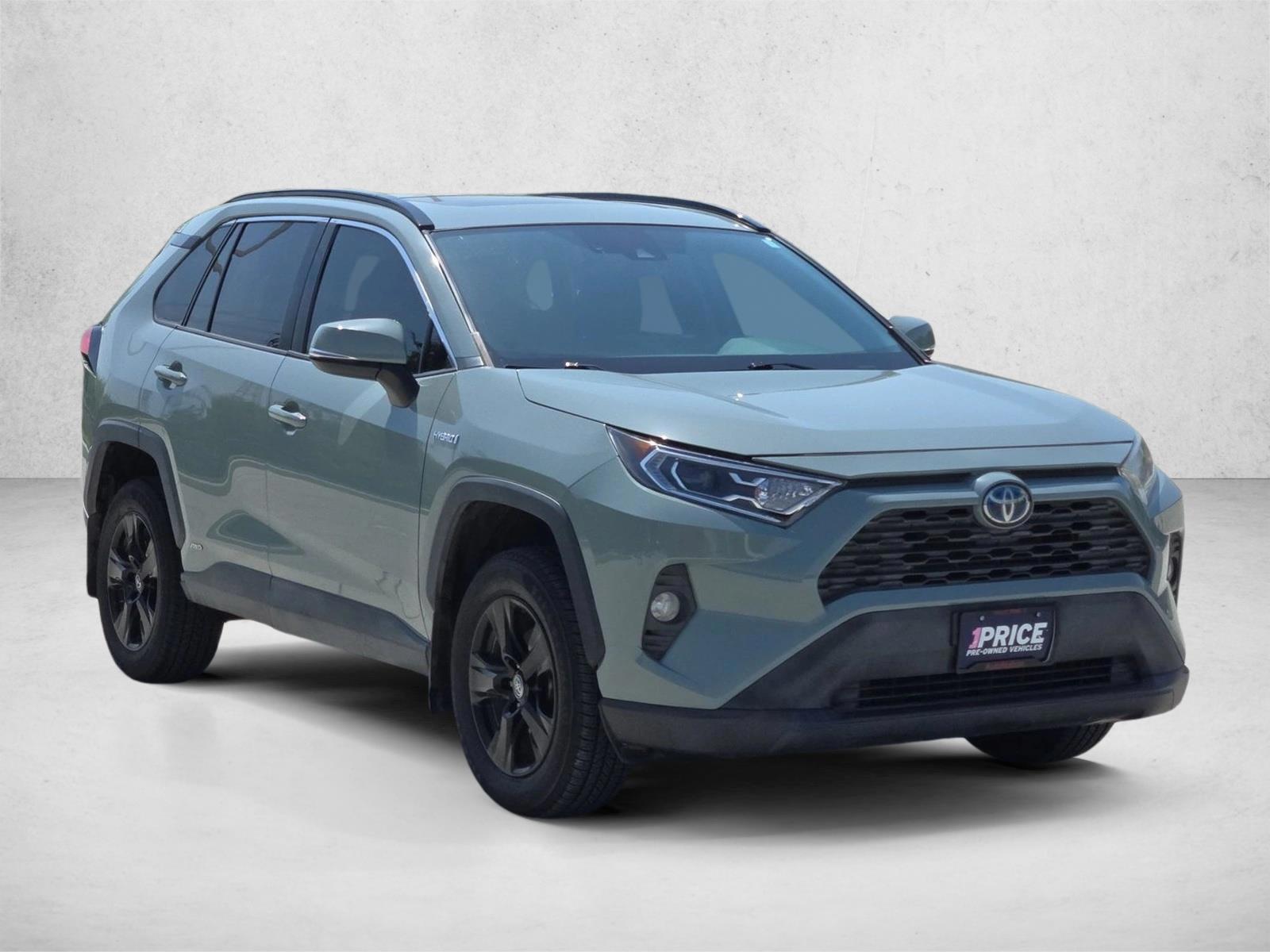 2020 Toyota RAV4 XLE - Photo 3