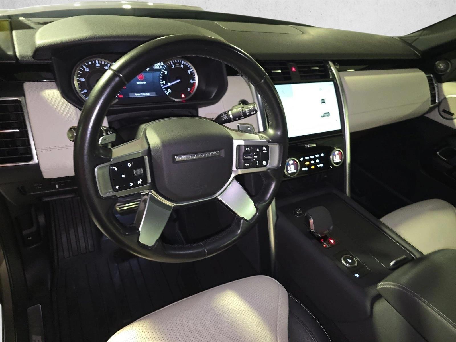 Thumbnail: 2023 Land Rover Discovery - 4
