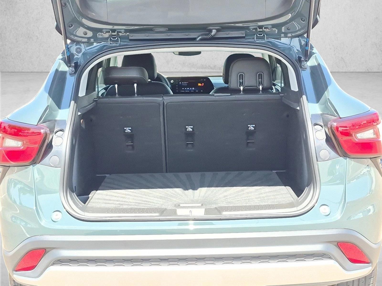 2025 Chevrolet Trax LT - Photo 6