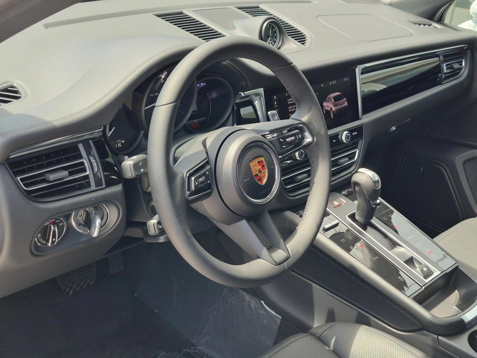 Thumbnail: 2026 Porsche Macan - 3