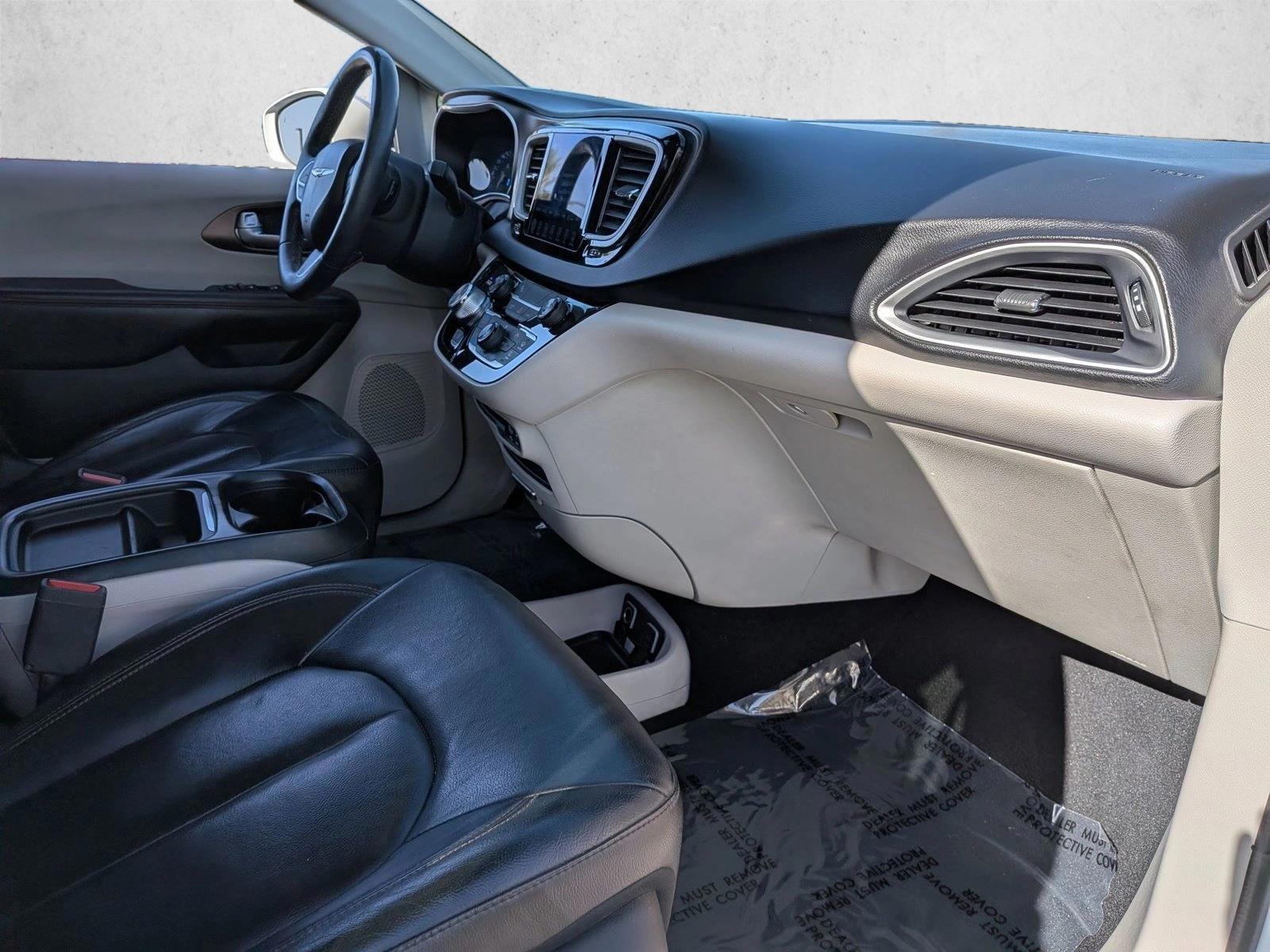 2017 Chrysler Pacifica Touring-L - Photo 30