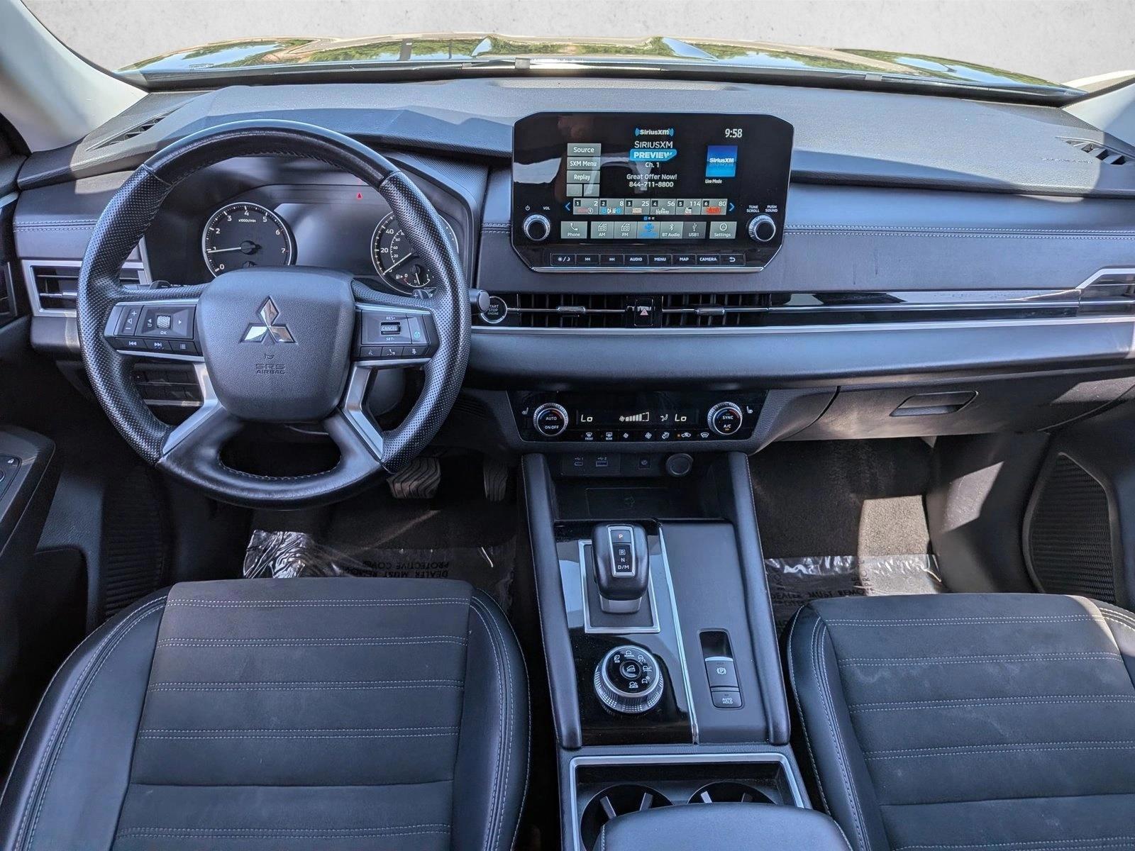 Thumbnail: 2024 Mitsubishi Outlander - 3