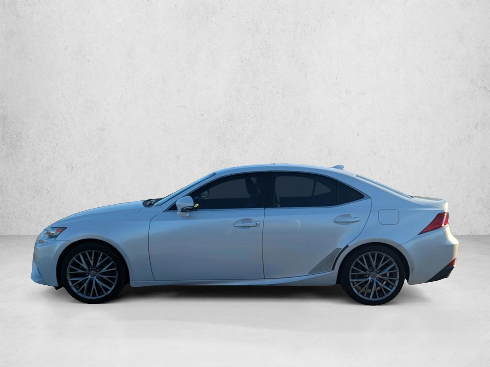Thumbnail: 2016 Lexus IS - 2