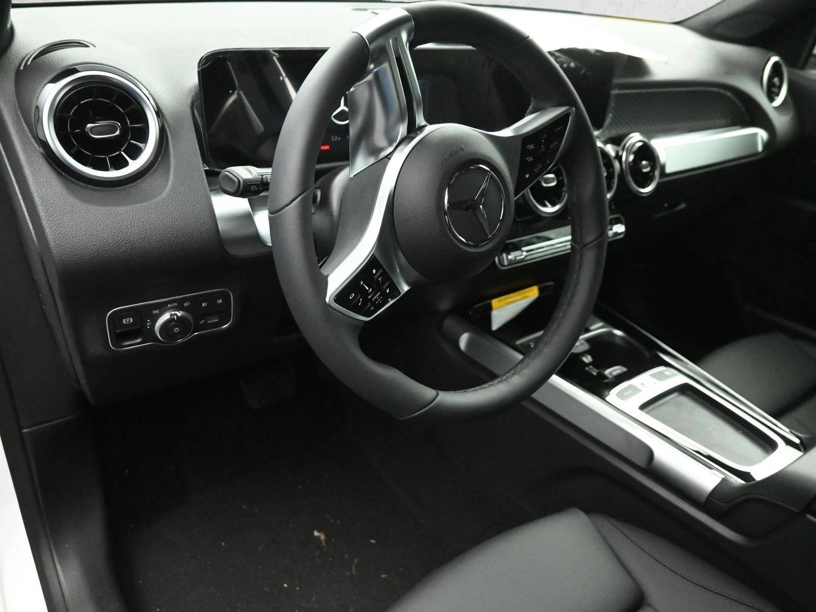 Thumbnail: 2026 Mercedes-Benz GLB - 3