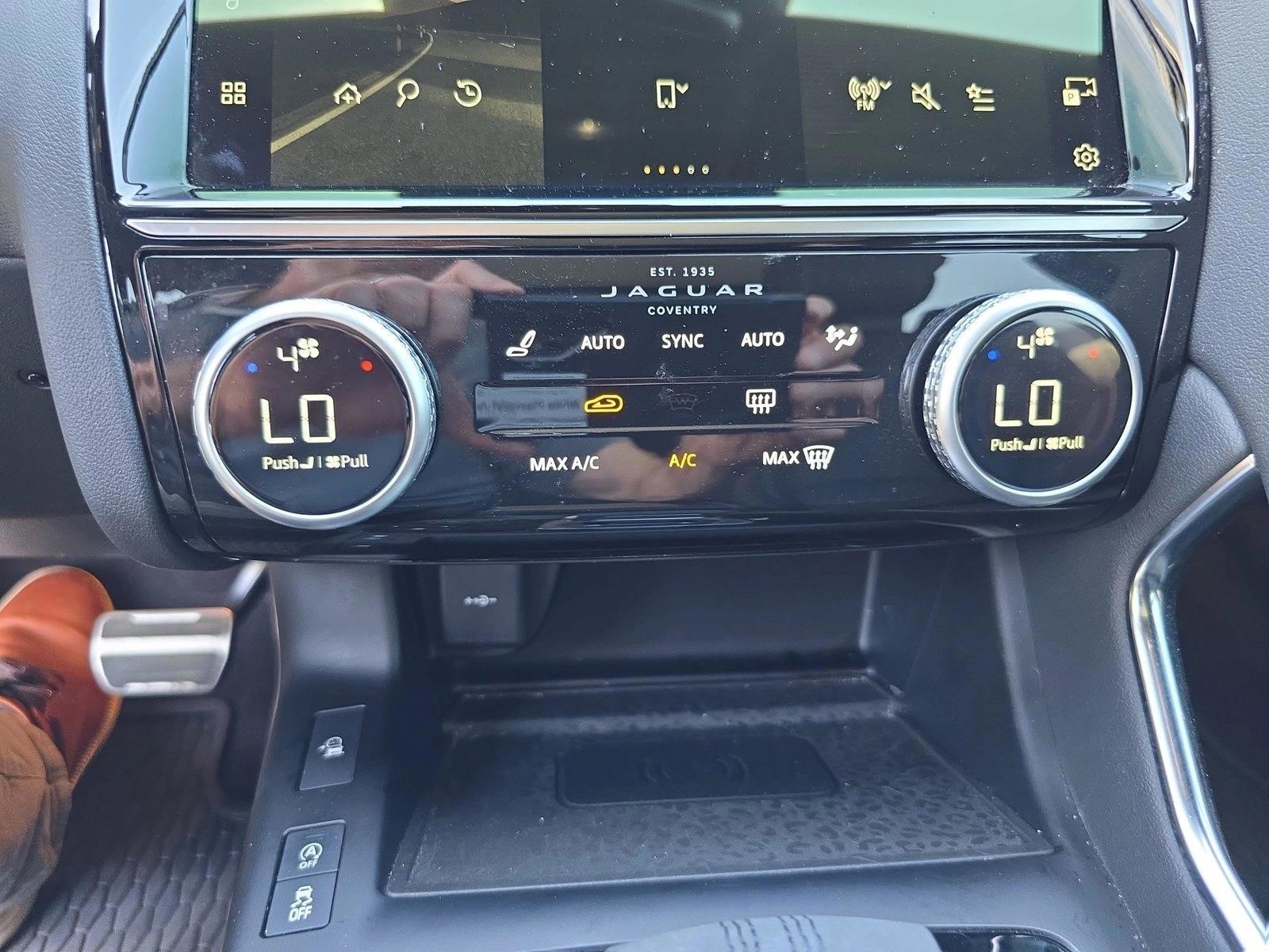 2024 Jaguar E-Pace R-DYNAMIC SE - Photo 22