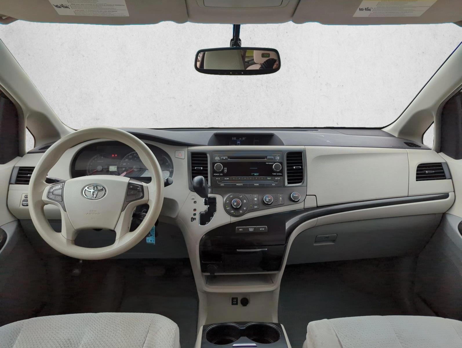Thumbnail: 2011 Toyota Sienna - 3