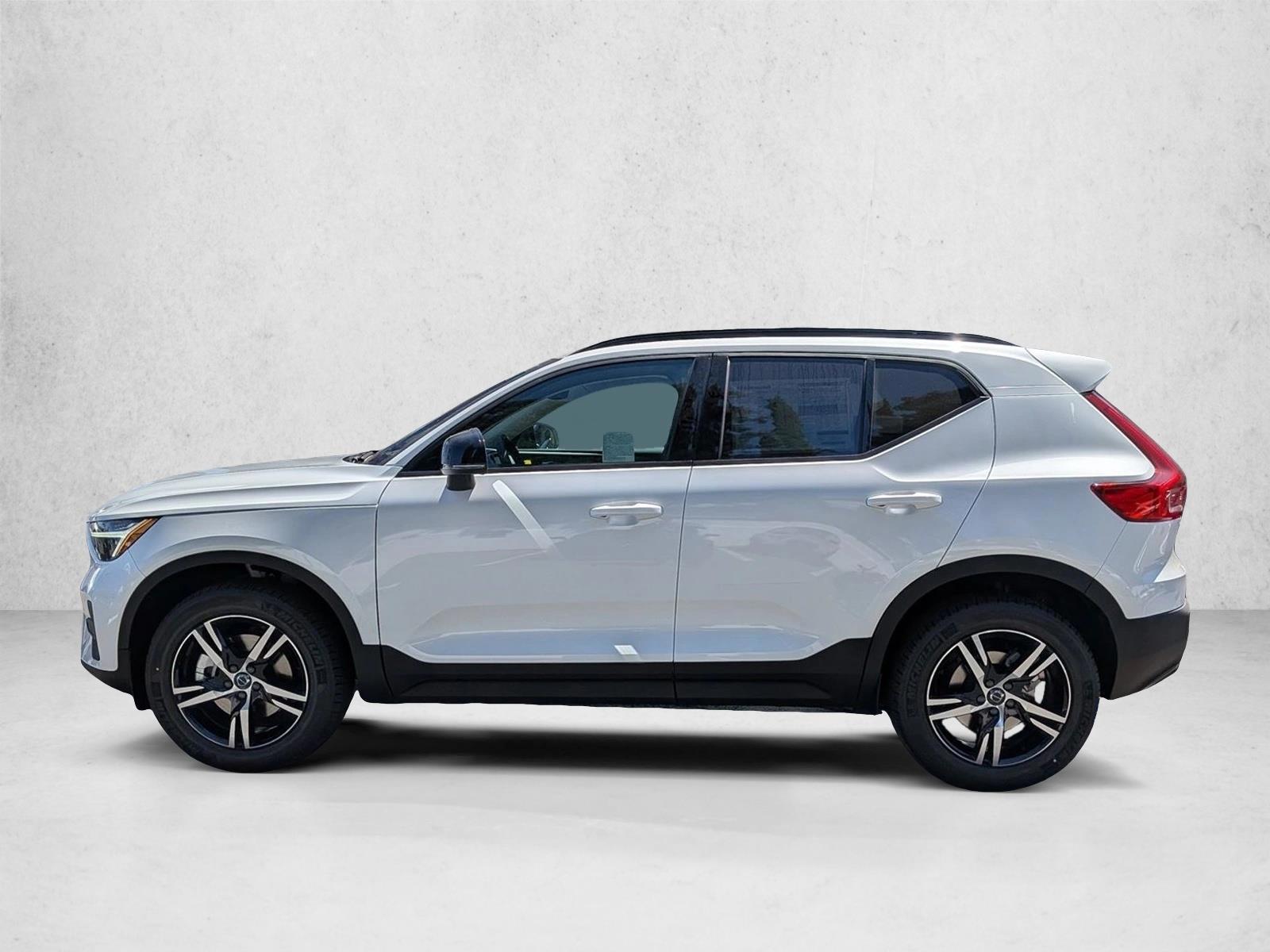 Thumbnail: 2026 Volvo XC40 - 2