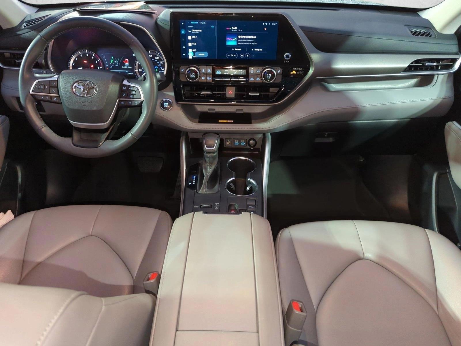 Thumbnail: 2023 Toyota Highlander - 4