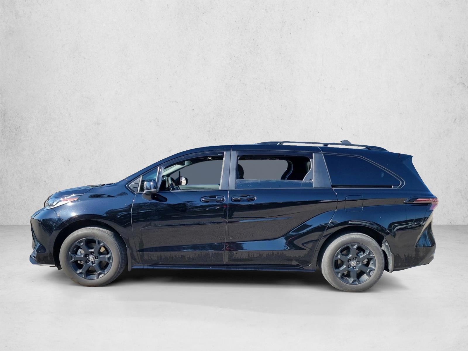 Thumbnail: 2025 Toyota Sienna - 2