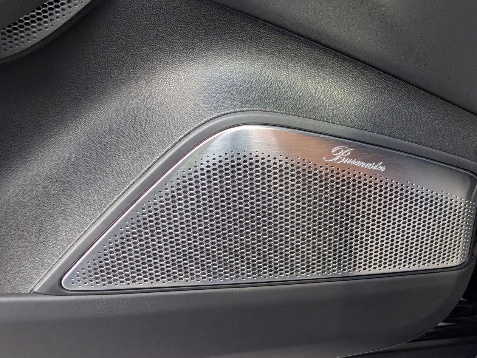 2025 Porsche Macan Turbo Electric - Photo 14