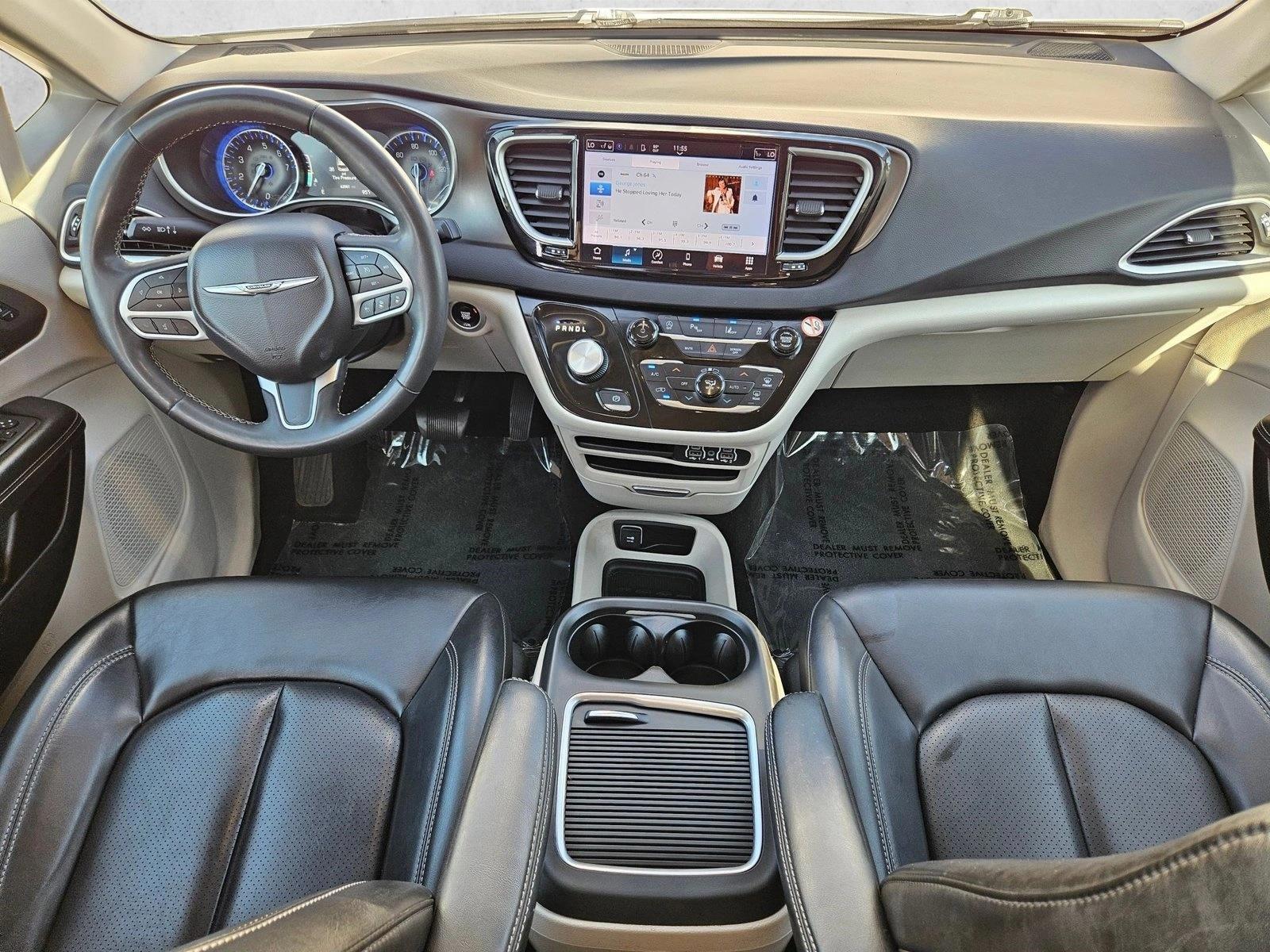 Thumbnail: 2023 Chrysler Pacifica - 4