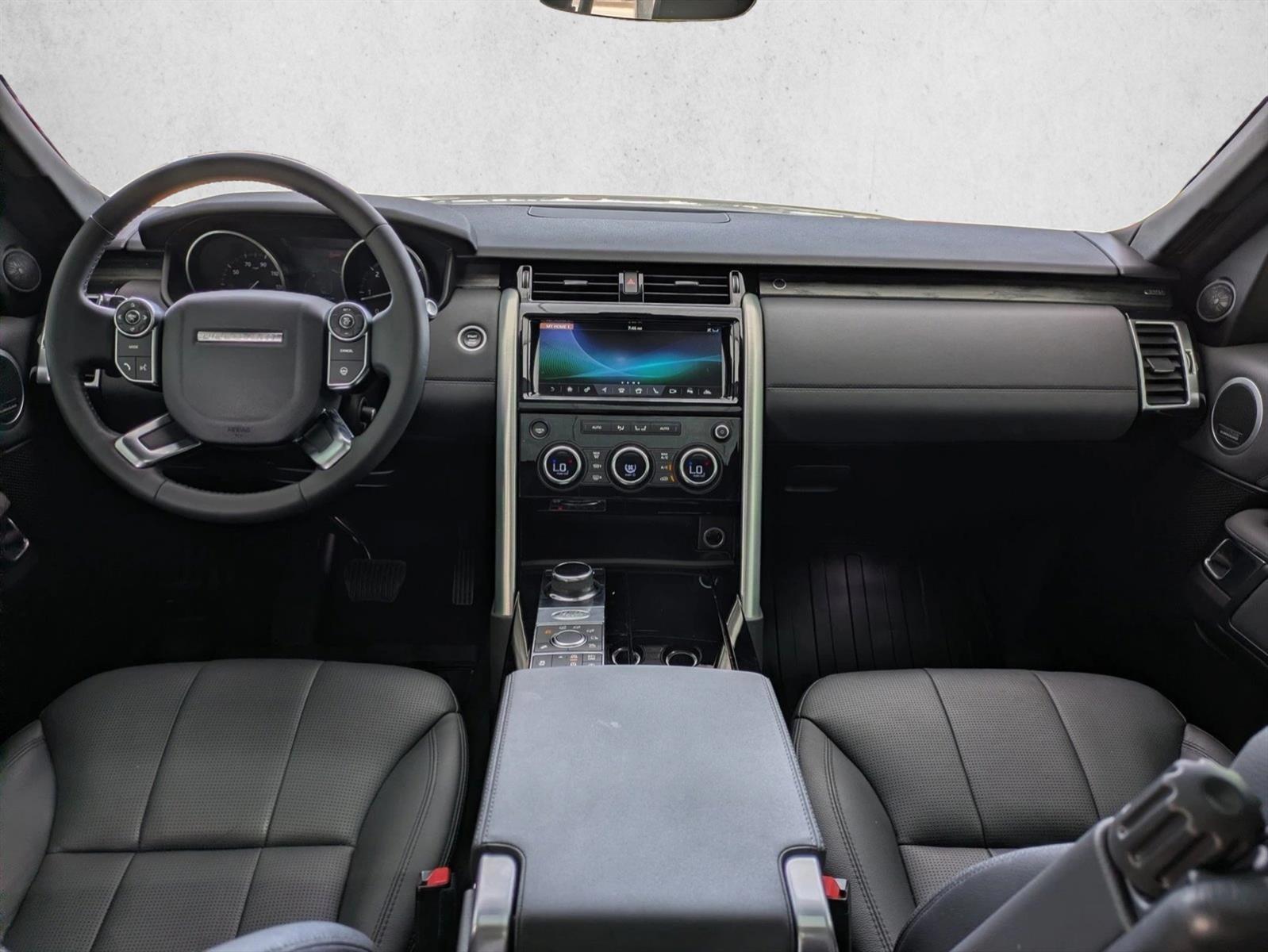 Thumbnail: 2017 Land Rover Discovery - 3