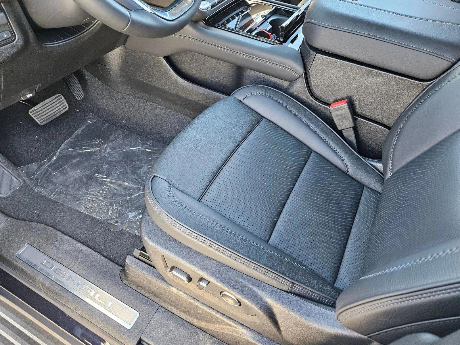 Thumbnail: 2026 GMC Yukon XL - 4