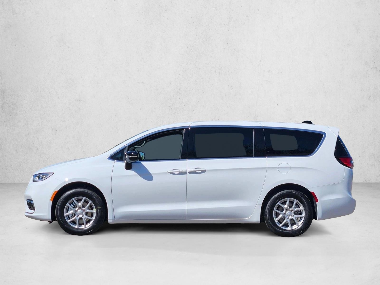 Thumbnail: 2026 Chrysler Pacifica - 2