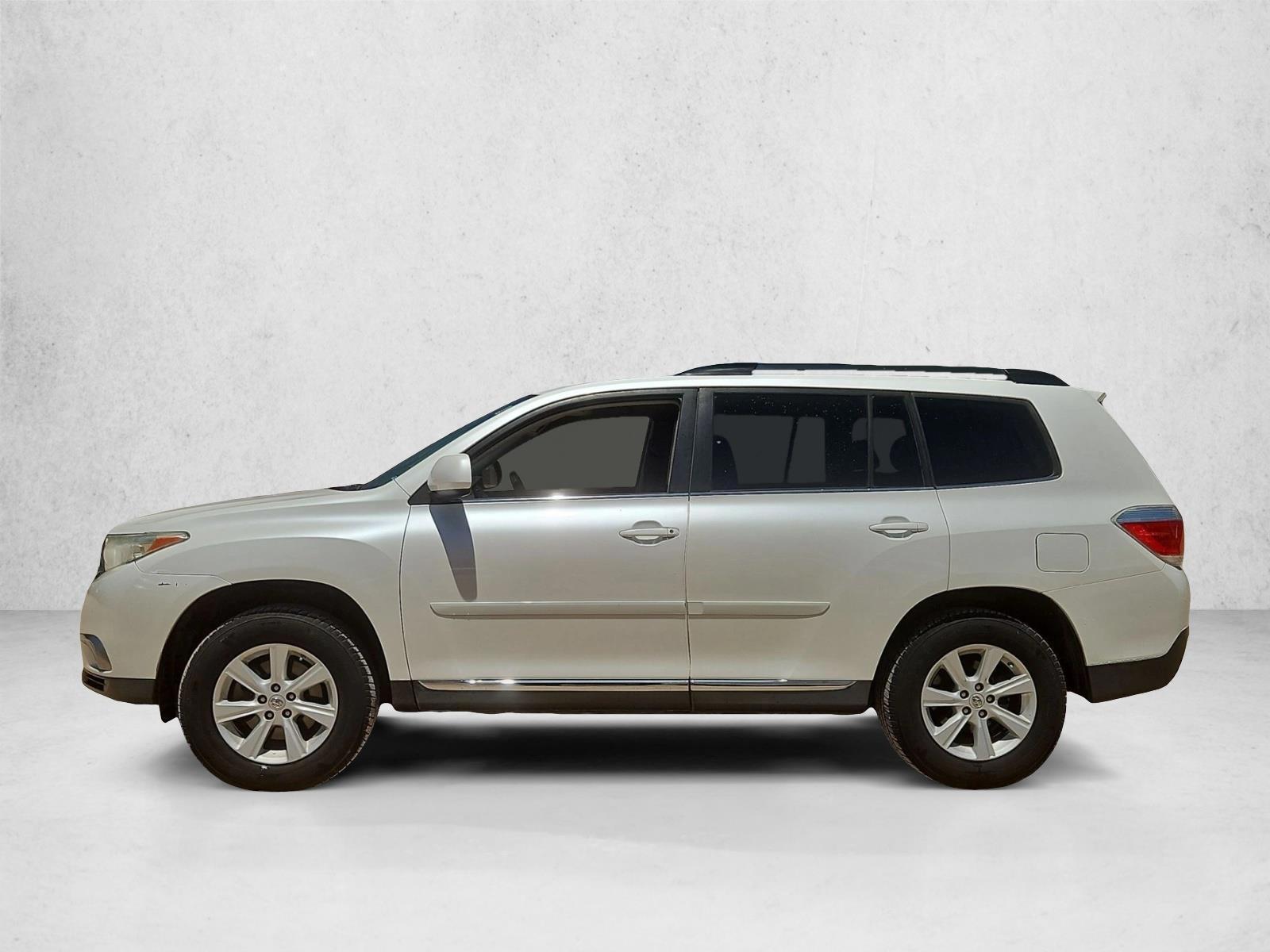 Thumbnail: 2013 Toyota Highlander - 2
