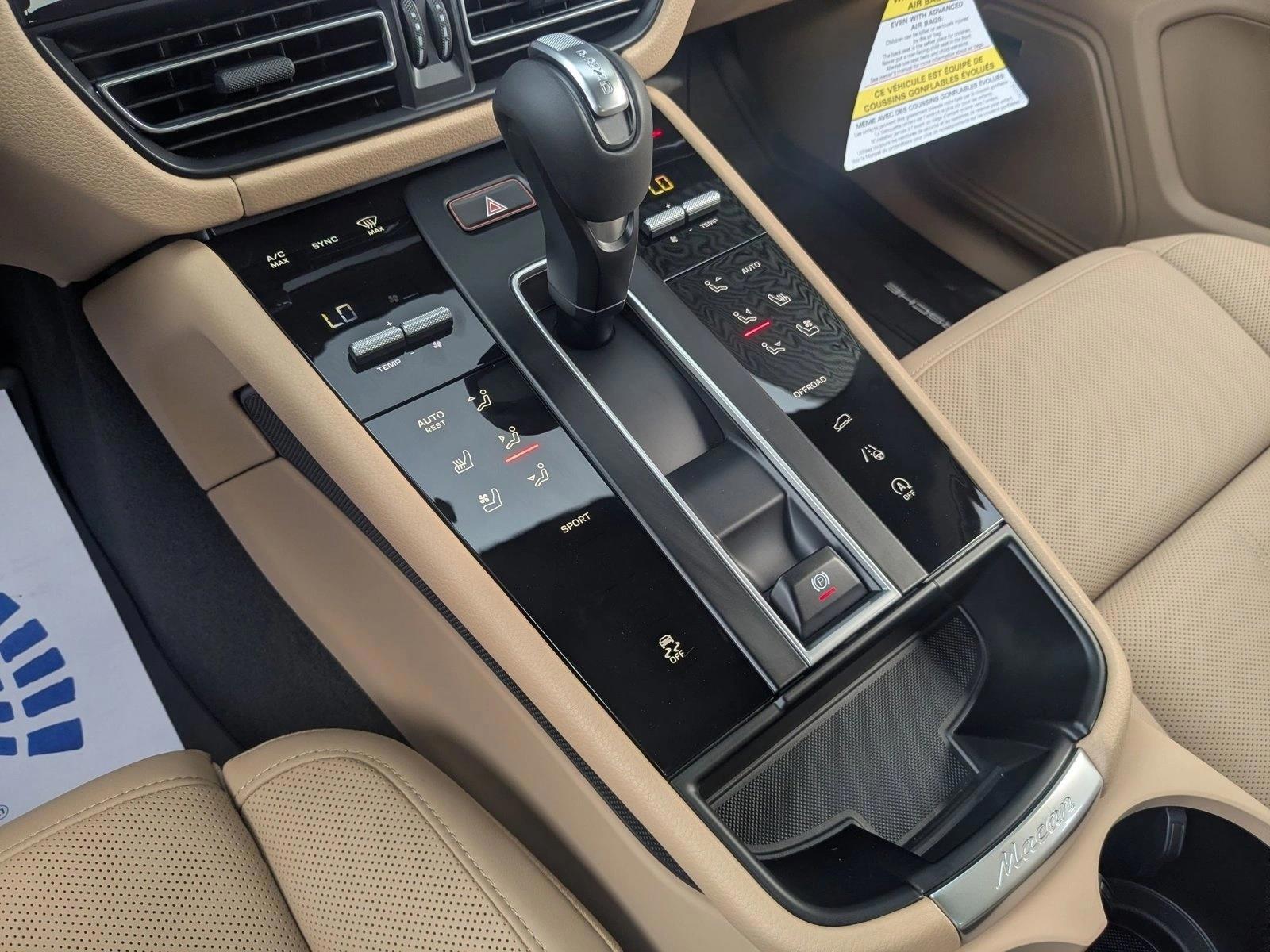 2026 Porsche Macan T - Photo 21