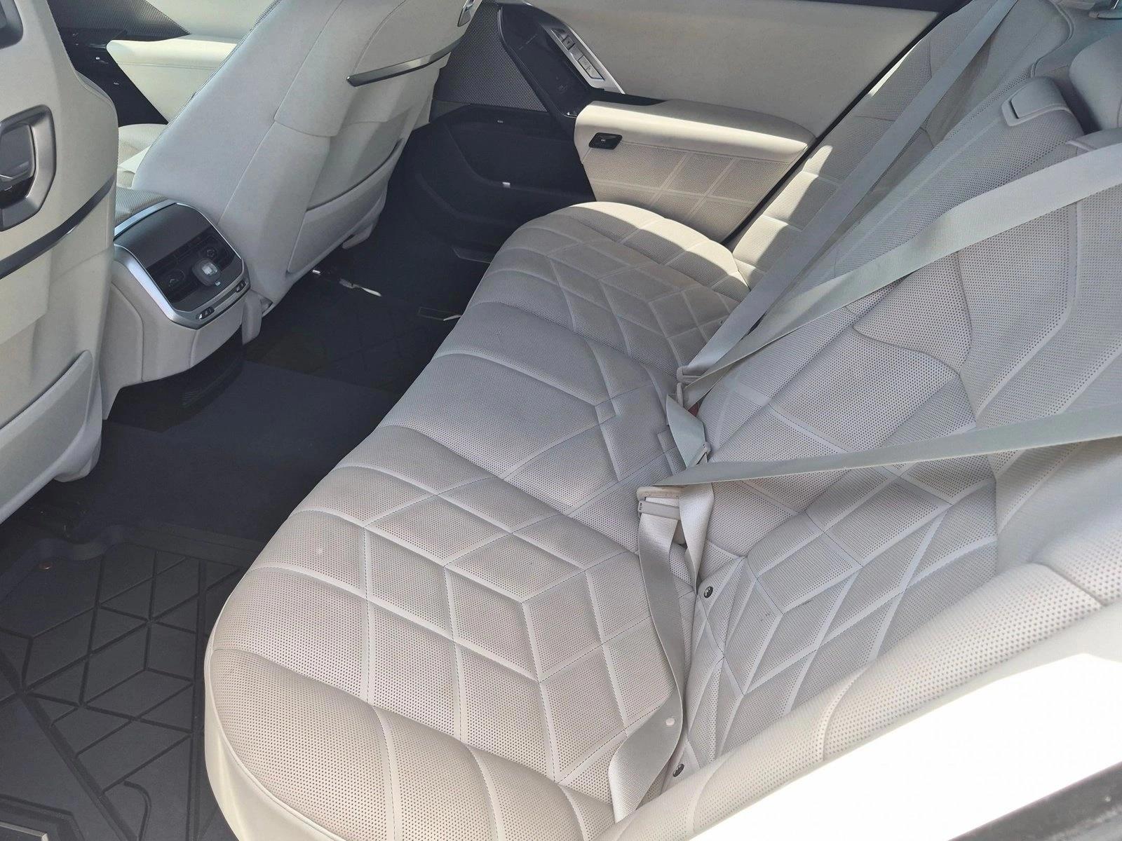 2023 BMW 7 Series 740i - Photo 17