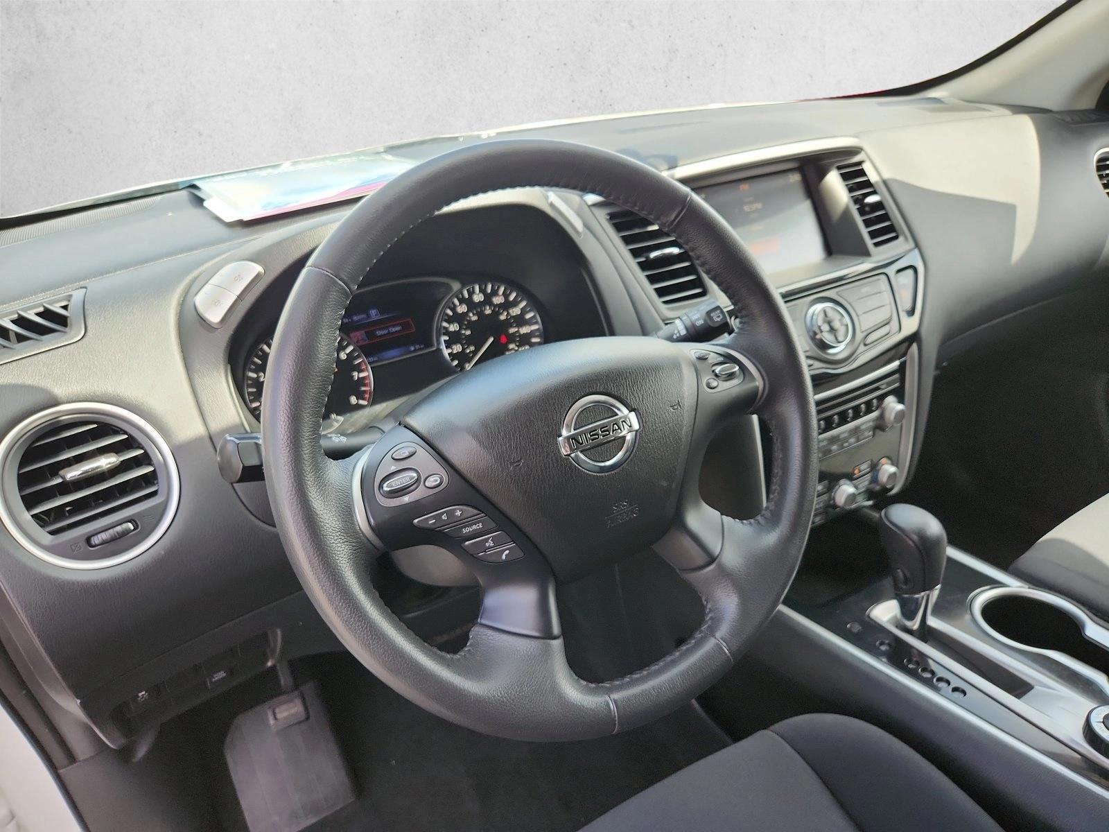 Thumbnail: 2017 Nissan Pathfinder - 4