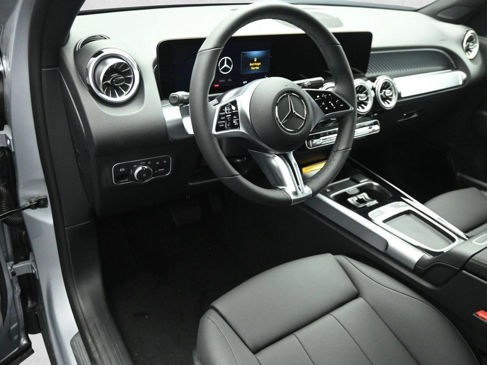 Thumbnail: 2026 Mercedes-Benz GLB - 3