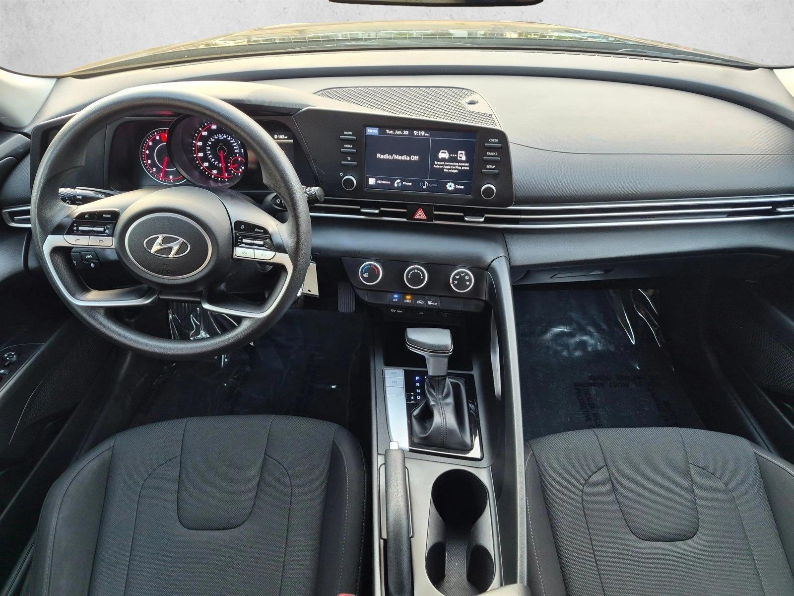 Thumbnail: 2022 Hyundai Elantra - 3