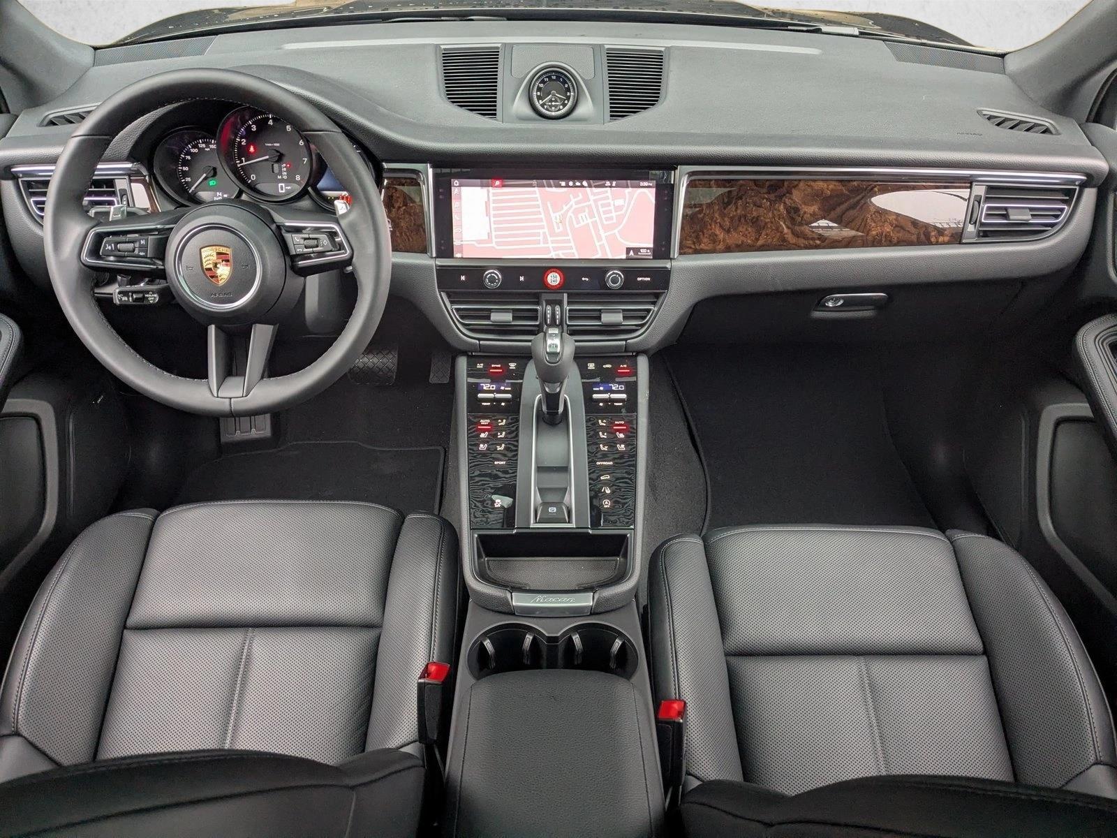 Thumbnail: 2026 Porsche Macan - 3