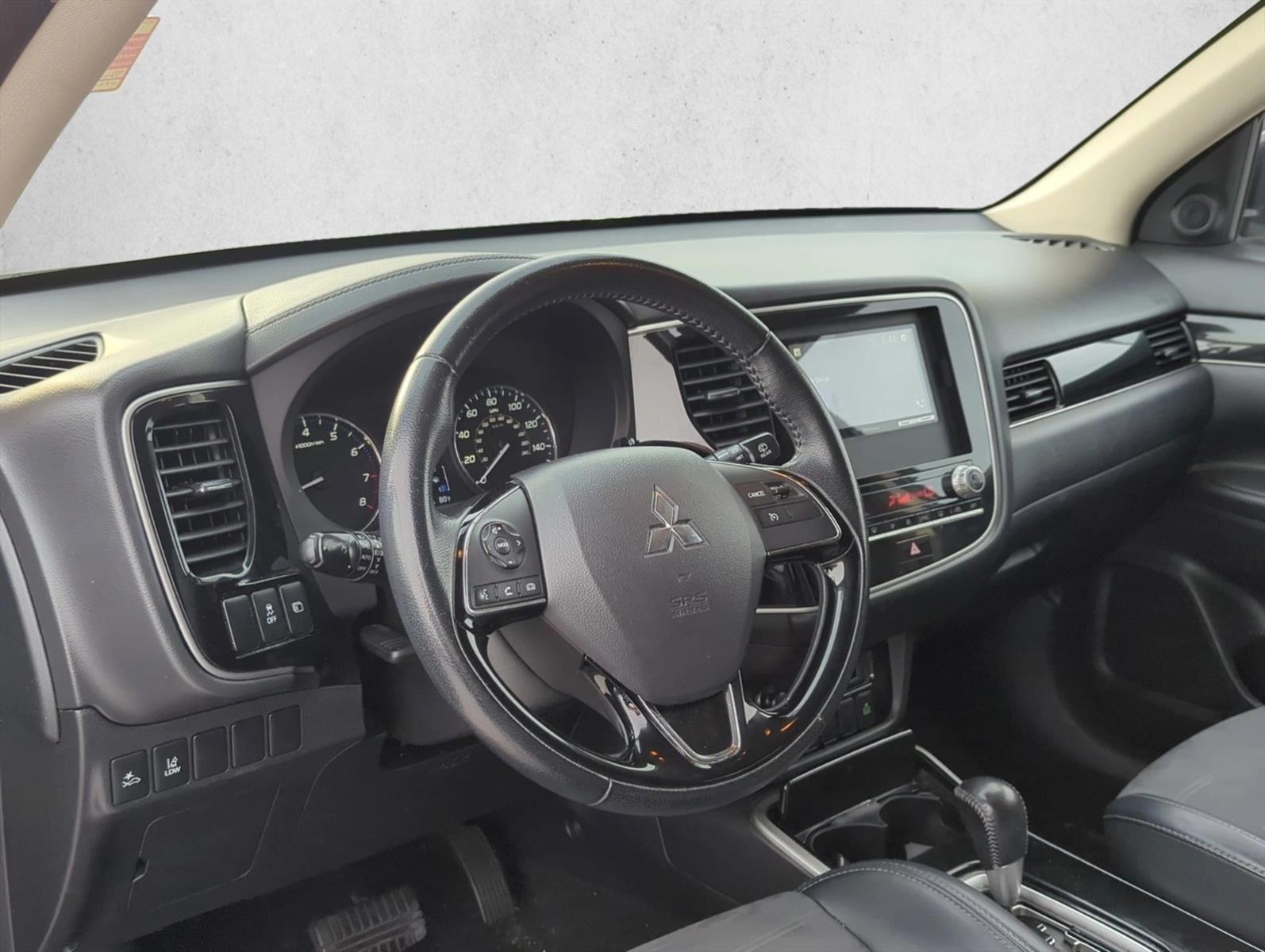 Thumbnail: 2020 Mitsubishi Outlander - 3