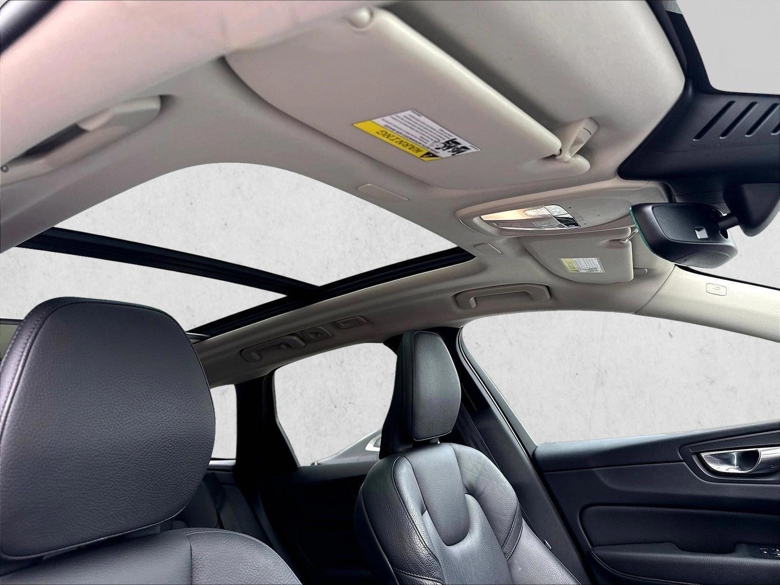 2022 Volvo XC60 Momentum - Photo 17