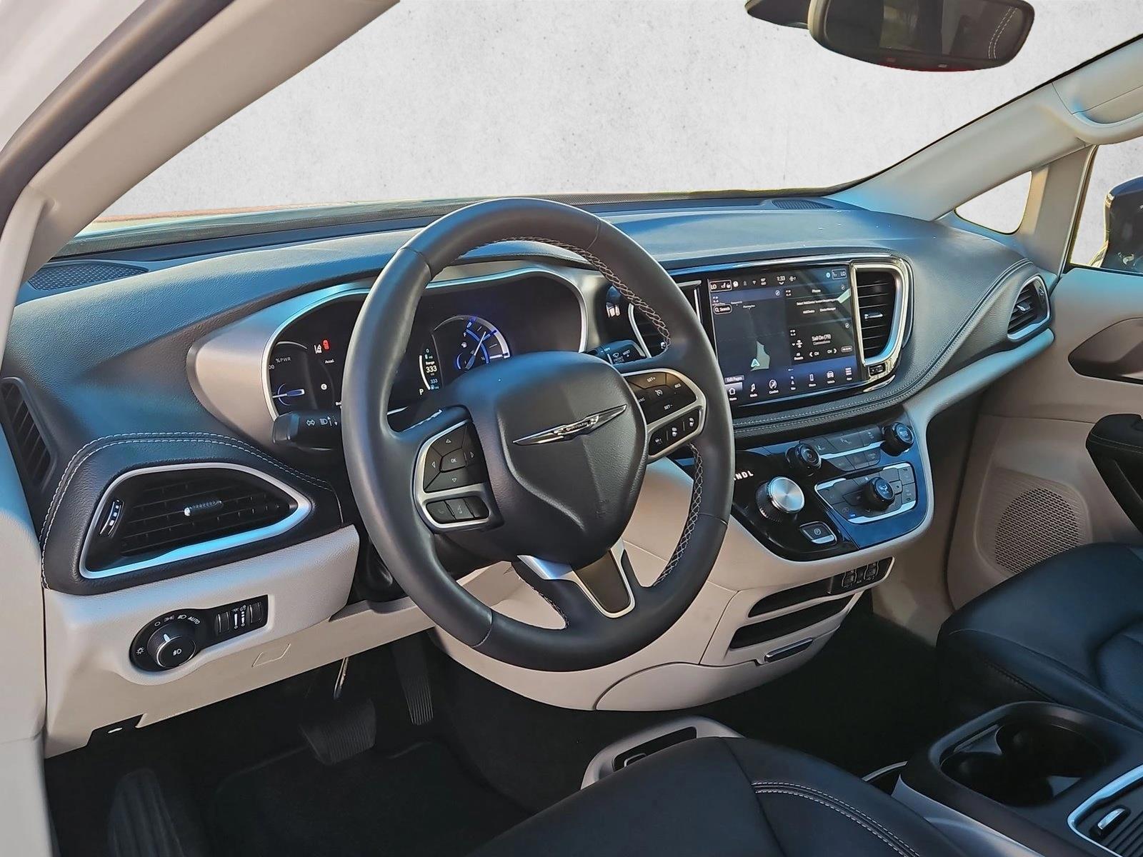 Thumbnail: 2024 Chrysler Pacifica - 3