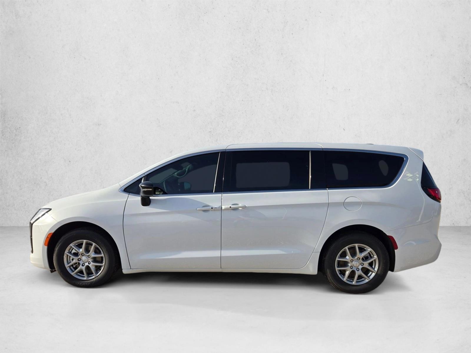 Thumbnail: 2027 Chrysler Pacifica - 2