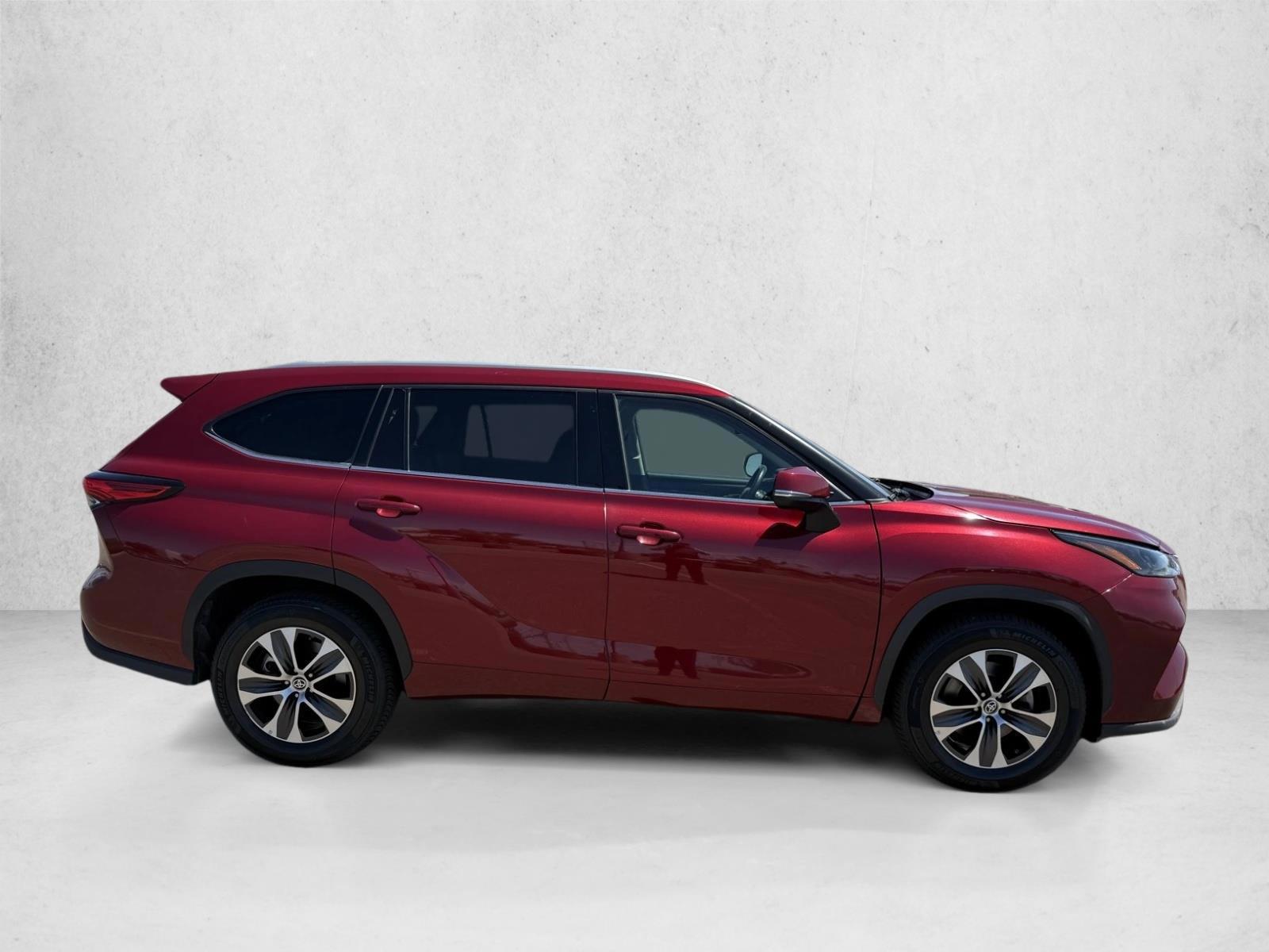 2022 Toyota Highlander XLE - Photo 4