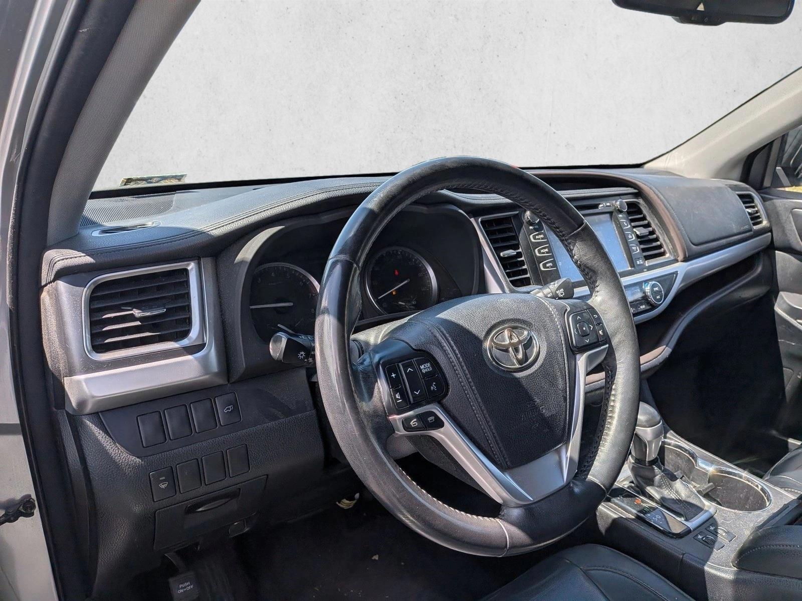 Thumbnail: 2015 Toyota Highlander - 3
