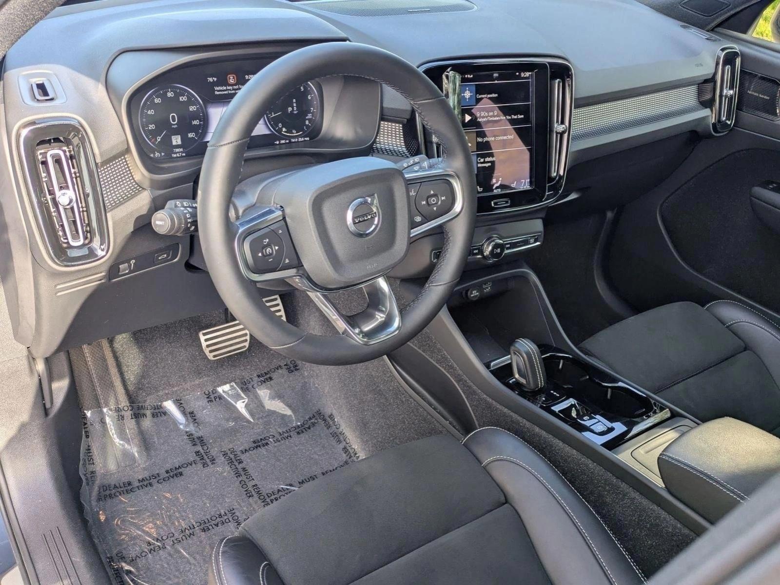 Thumbnail: 2022 Volvo XC40 - 3
