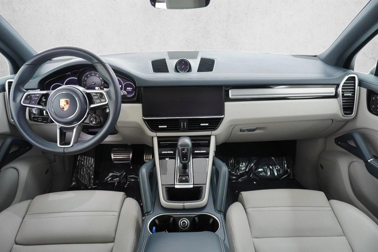 Thumbnail: 2023 Porsche Cayenne - 3