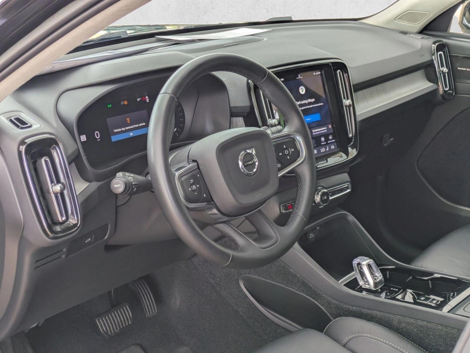 Thumbnail: 2023 Volvo XC40 - 3