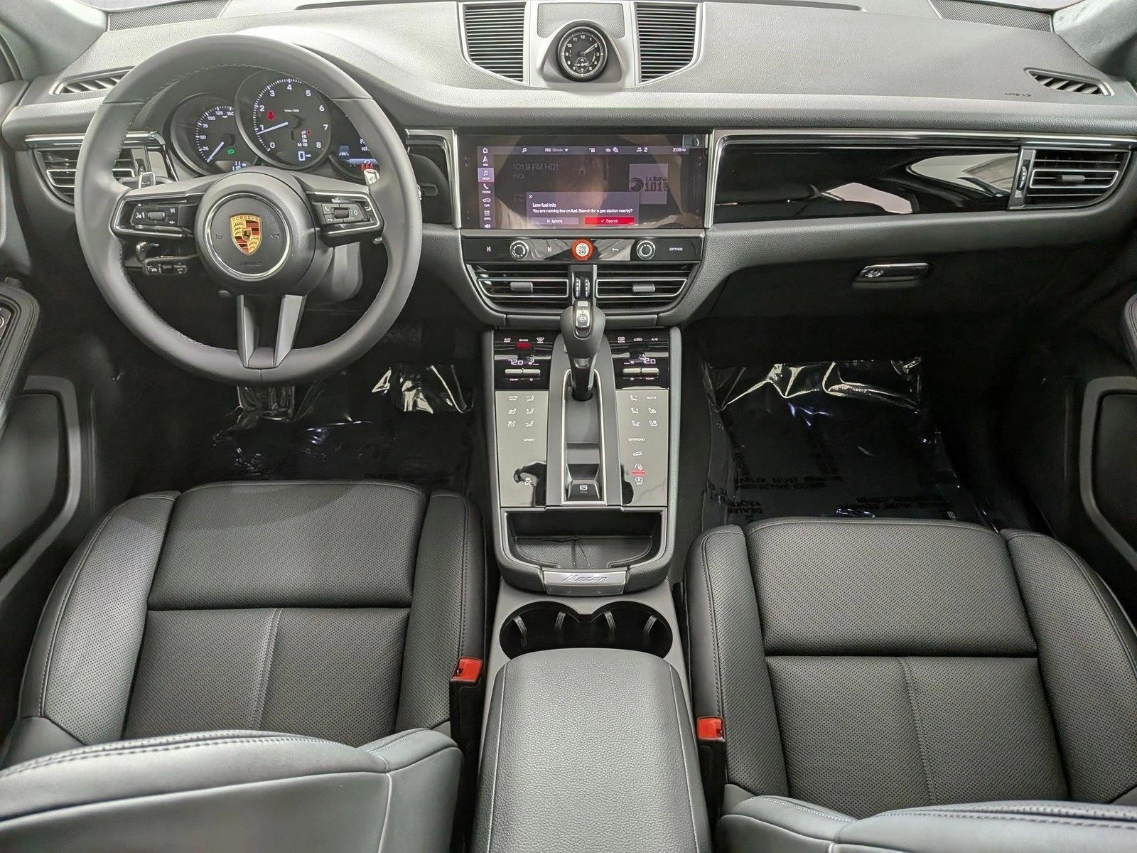 Thumbnail: 2026 Porsche Macan - 6