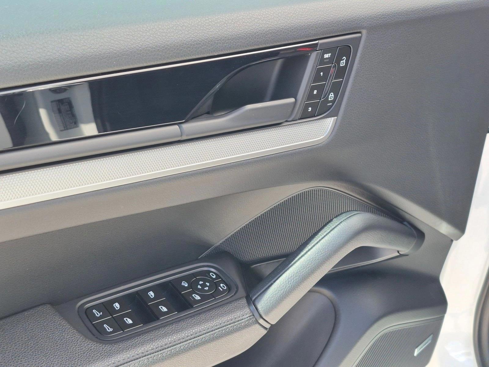 2025 Porsche Cayenne Base - Photo 15