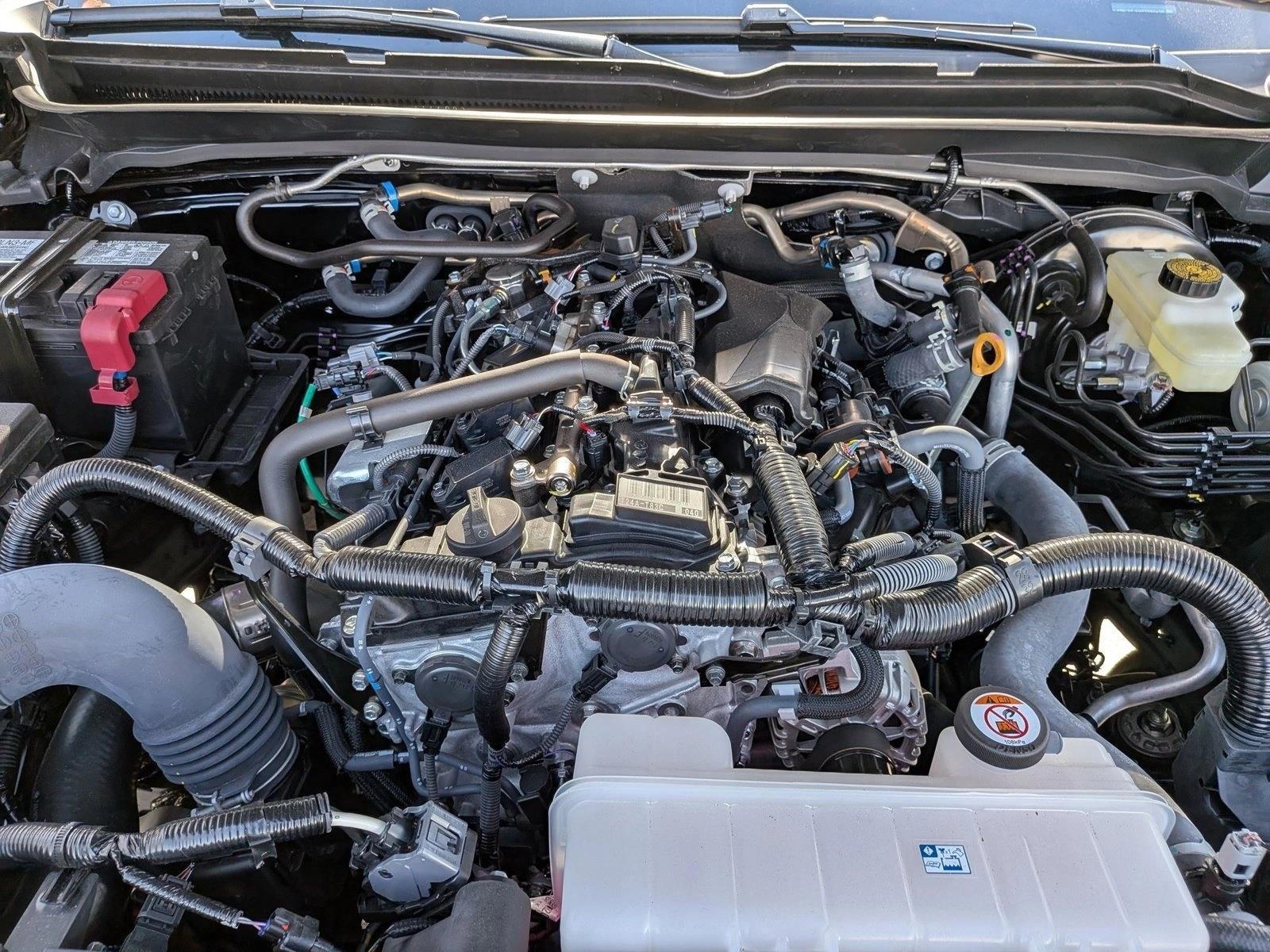 2025 Toyota Tacoma SR5 - Photo 15