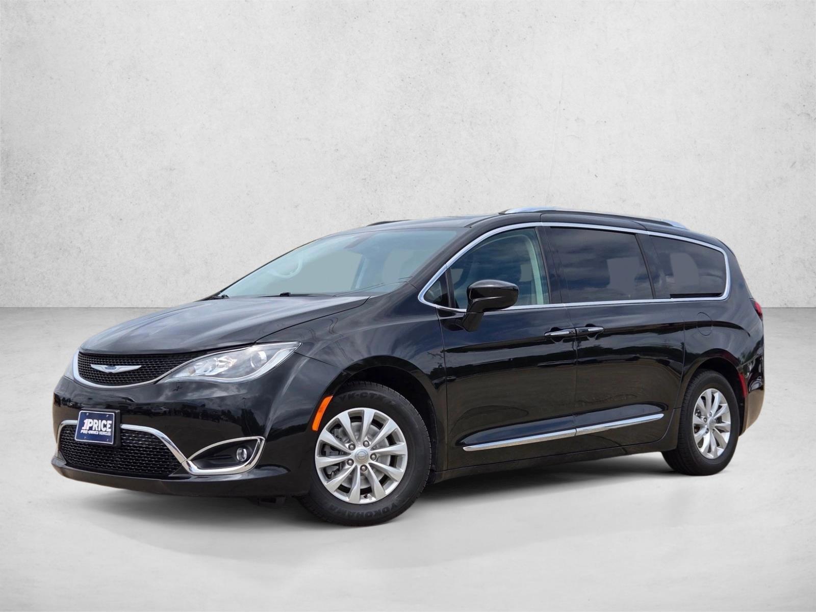 2019 Chrysler Pacifica Touring L's photo