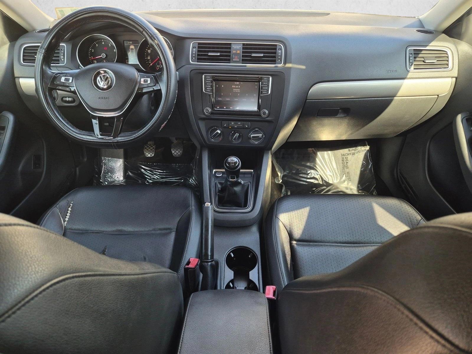 Thumbnail: 2017 Volkswagen Jetta - 4