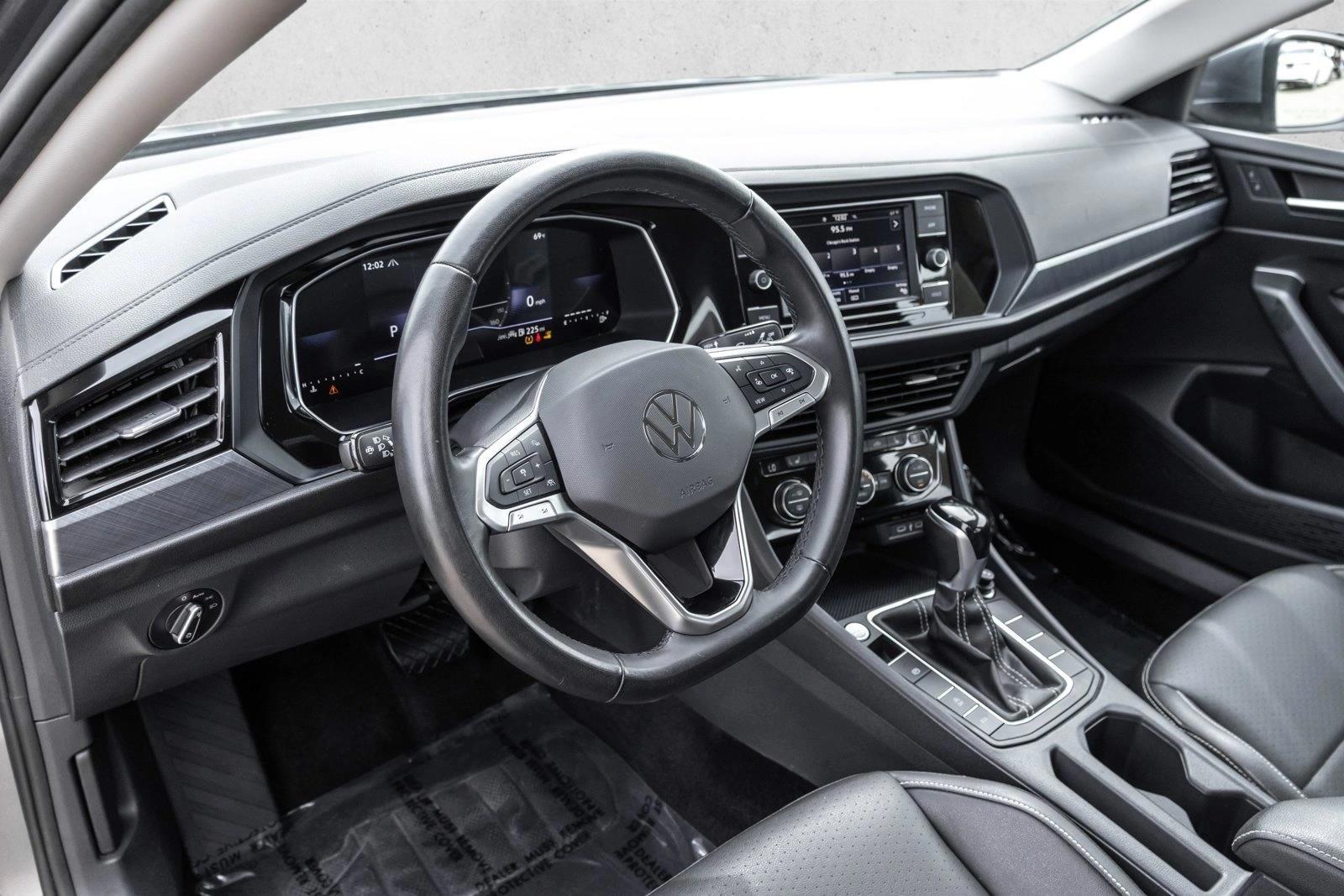 Thumbnail: 2024 Volkswagen Jetta - 3