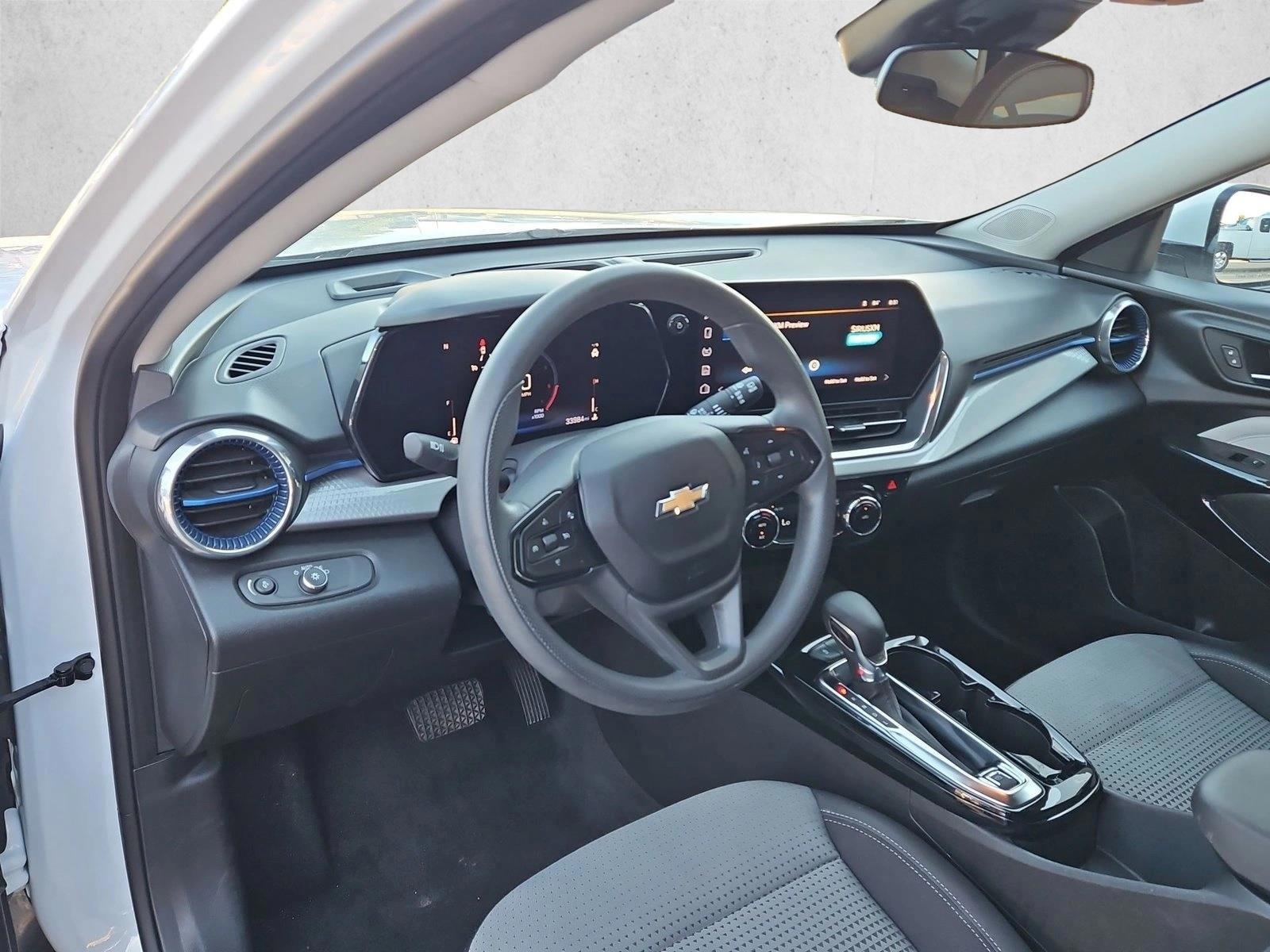Thumbnail: 2025 Chevrolet Trax - 3
