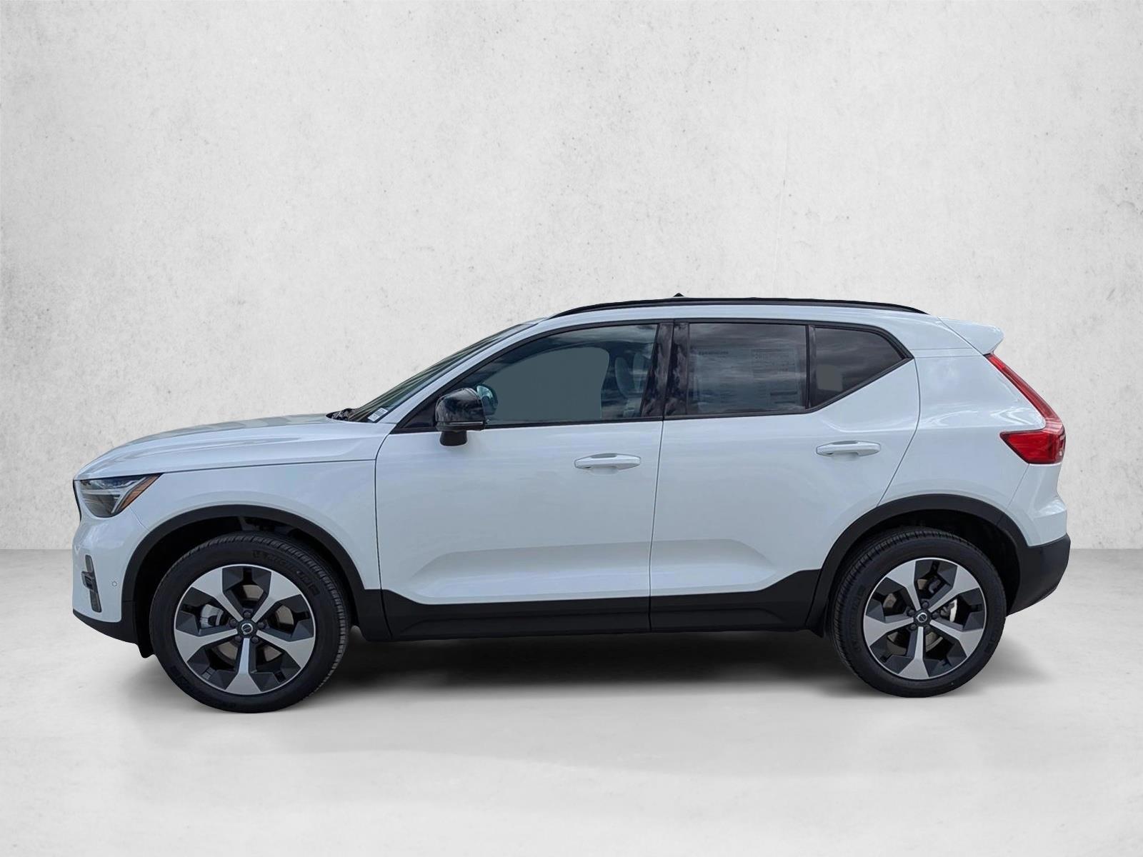 Thumbnail: 2026 Volvo XC40 - 2