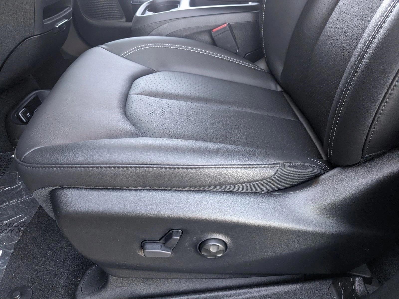 Thumbnail: 2026 Chrysler Pacifica - 5