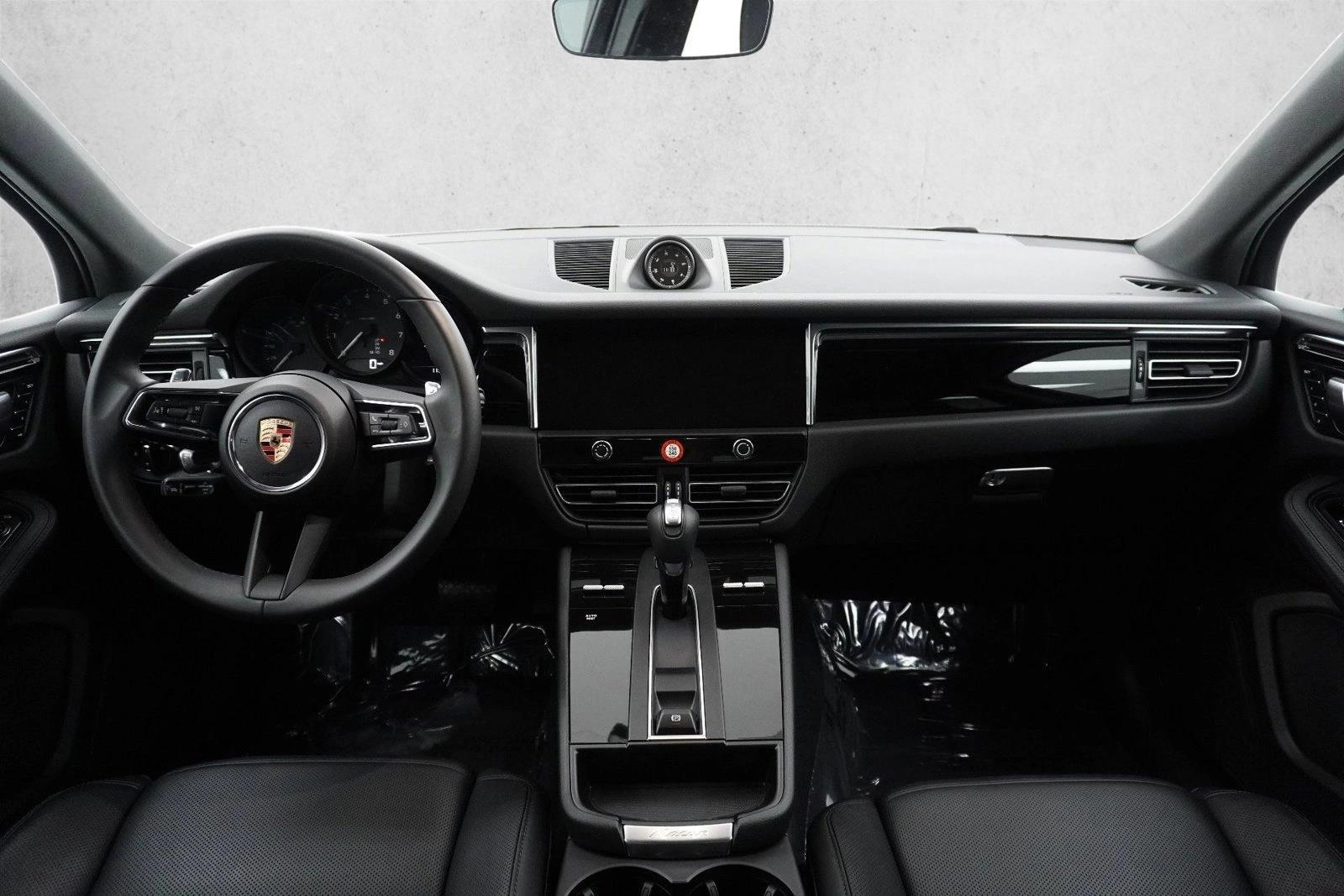 Thumbnail: 2025 Porsche Macan - 3