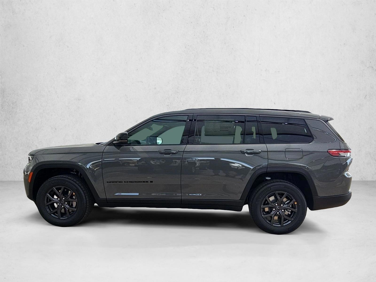 Thumbnail: 2027 Jeep Grand Cherokee L - 2